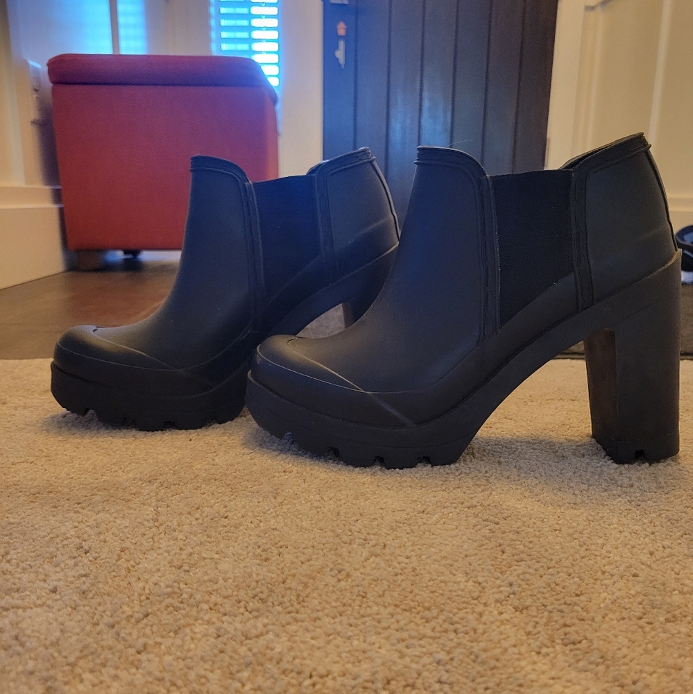 Hunter Heeled Bootie sz 9
